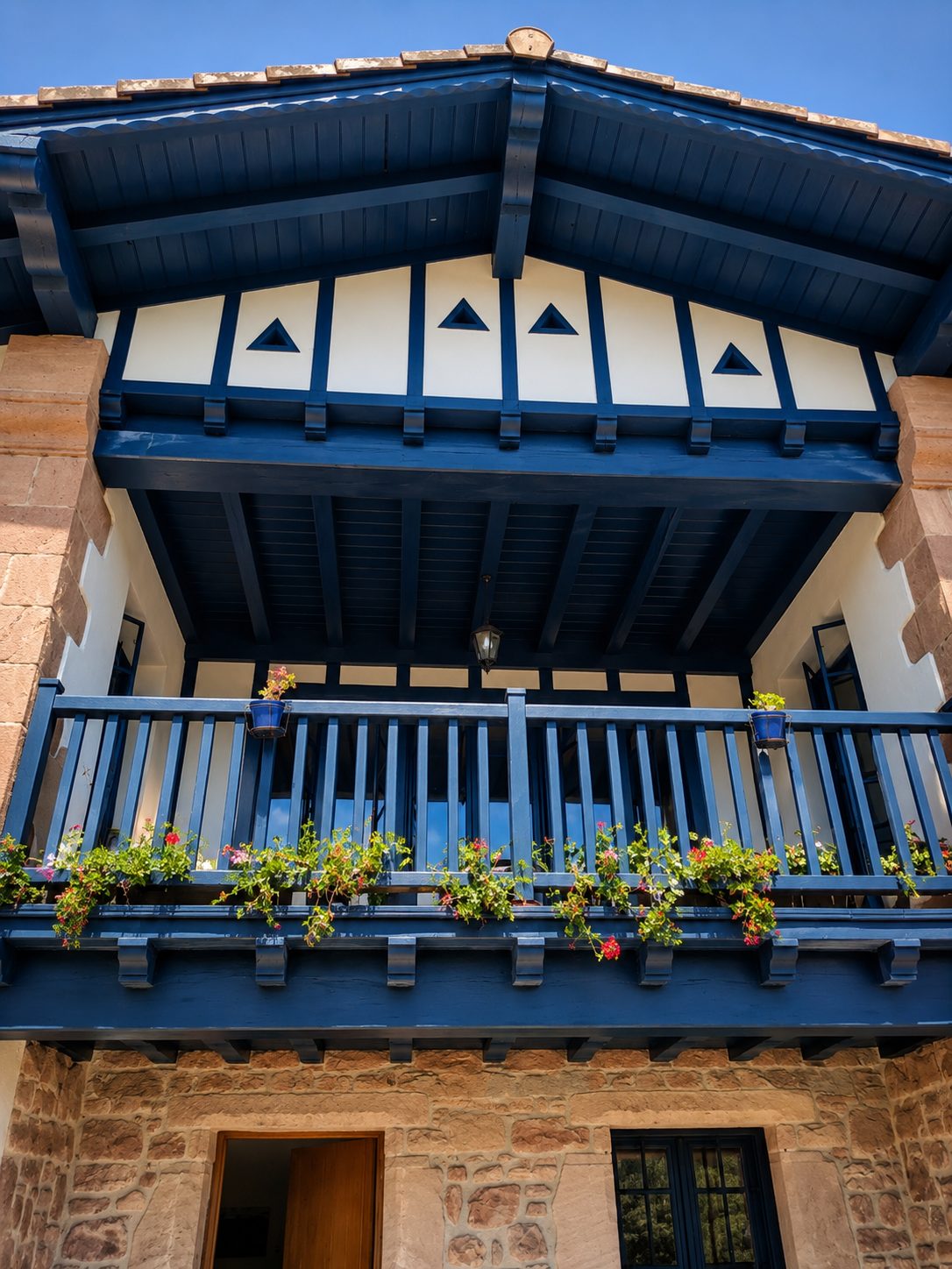 Pintura y carpintería exterior de fachada en Navarra